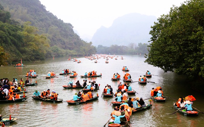 6 ng&agrave;y đầu nghỉ Tết, du lịch Ninh B&igrave;nh đ&oacute;n gần 1,4 triệu lượt kh&aacute;ch - Ảnh 2.