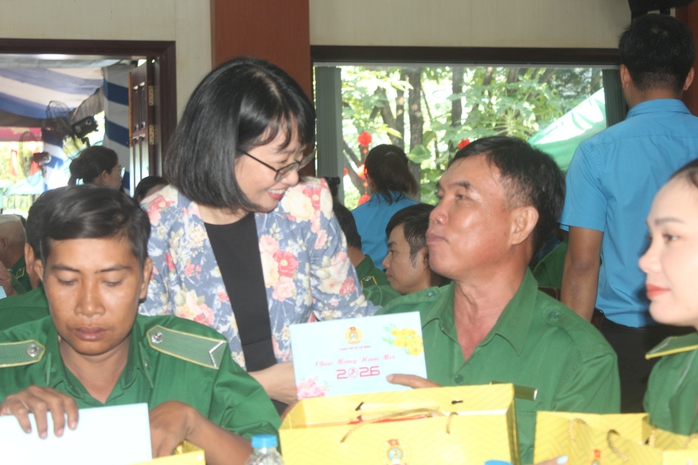 Tết đầm ấm đến với c&ocirc;ng nh&acirc;n lao động kh&oacute; khăn tại TPHCM - Ảnh 2.