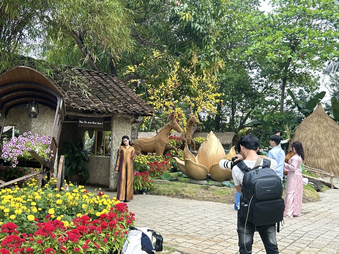 NHỮNG ĐIỂM ĐẾN VANG B&Oacute;NG MỘT THỜI: Gọi t&ecirc;n B&igrave;nh Quới, Văn Th&aacute;nh - Ảnh 1.