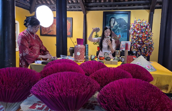 Nhang sạch Tết lên ngôi trên TikTok Shop: Thúc đẩy sản phẩm truyền thống 2026 - Ảnh 3. Nhang sạch Tết lên ngôi trên TikTok Shop: Thúc đẩy sản phẩm truyền thống 2026 - Ảnh 3.