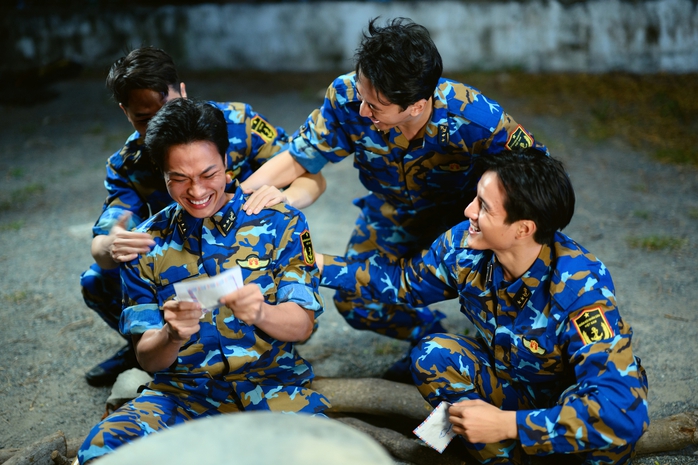 Đ&agrave;m Vĩnh Hưng mời diễn vi&ecirc;n phim Mưa đỏ đ&oacute;ng MV  - Ảnh 3.