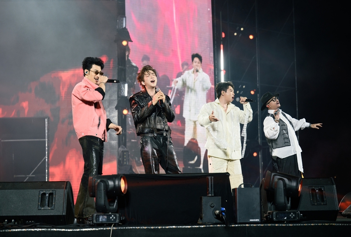 Tăng Ph&uacute;c được khen khi h&aacute;t Diễm Xưa    - Ảnh 1.