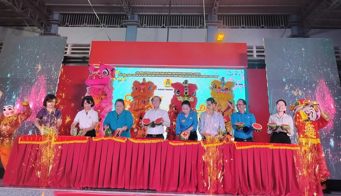 Tết đầm ấm đến với c&ocirc;ng nh&acirc;n lao động kh&oacute; khăn tại TPHCM - Ảnh 4.