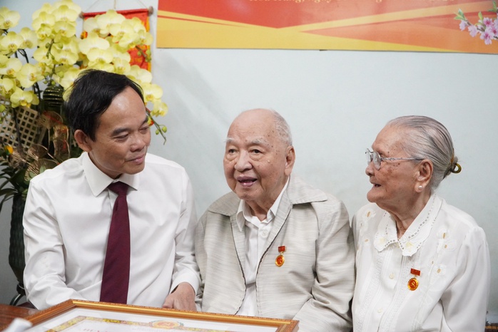 T&ocirc; Bửu Gi&aacute;m v&agrave; t&acirc;m thế c&ugrave;ng hiểu , c&ugrave;ng lo , c&ugrave;ng nghĩ trong sự nghiệp 80 năm tuổi Đảng - Ảnh 1.