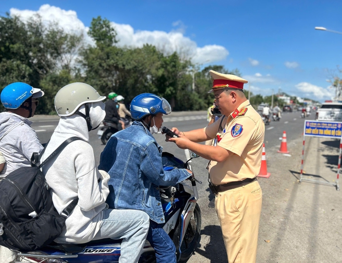 Gia Lai xử l&yacute; 340 &ldquo;ma men&rdquo; vi phạm nồng độ cồn trong 6 ng&agrave;y nghỉ Tết - Ảnh 1.
