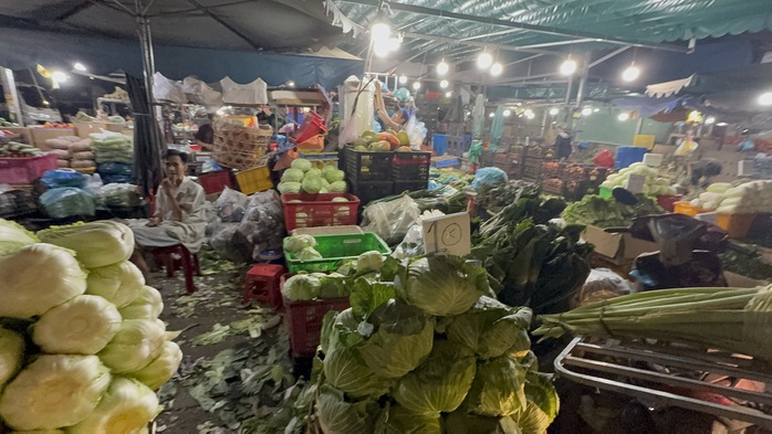 Chợ hoạt động trở lại nhưng &iacute;t kh&aacute;ch trong năm 2026 tại TP HCM - Ảnh 1.