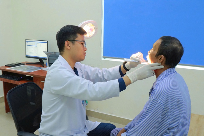 Xạ trị chữa ung thư tại tuyến tỉnh, bước tiến giúp người bệnh bớt nhọc nhằn - Ảnh 2.