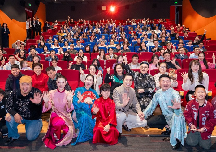 Tổng gi&aacute;m đốc Lotte Entertainment l&yacute; giải về h&agrave;nh động quỳ gối  - Ảnh 3.