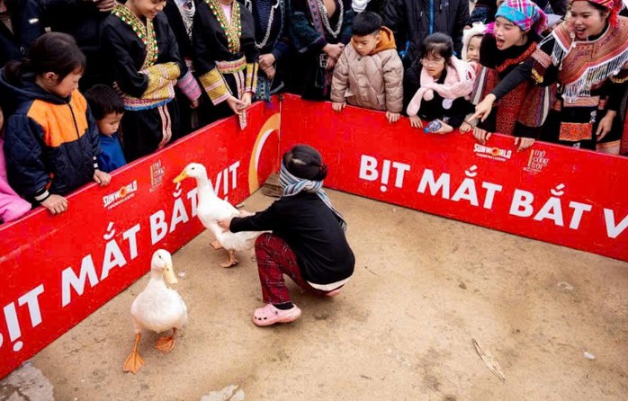 Độc đáo hội xuân “mở cổng trời” trên đỉnh Fansipan - Ảnh 3.