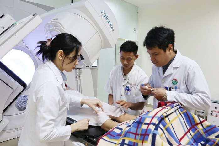 Xạ trị chữa ung thư tại tuyến tỉnh, bước tiến giúp người bệnh bớt nhọc nhằn - Ảnh 1.