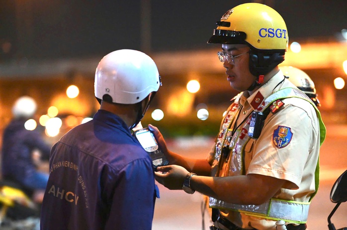 Khung giờ vi phạm nồng độ cồn cao nhất tại TPHCM trong dịp Tết 2026 - Ảnh 1. Khung giờ vi phạm nồng độ cồn cao nhất tại TPHCM trong dịp Tết 2026 - Ảnh 1.