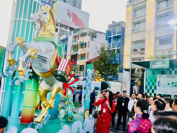 Gần 5 tỉ đồng tiền sách sau 5 ngày Đường sách Tết Bính Ngọ 2026 - Ảnh 1.