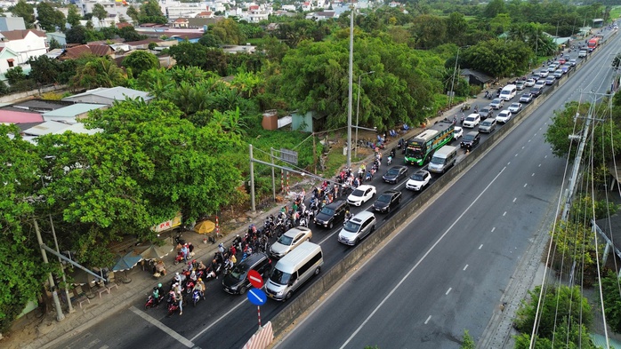 &Ugrave;n tắc giao th&ocirc;ng Quốc lộ 1 v&agrave; cao tốc miền T&acirc;y Chiều m&ugrave;ng 5 Tết 2026 - Ảnh 1.