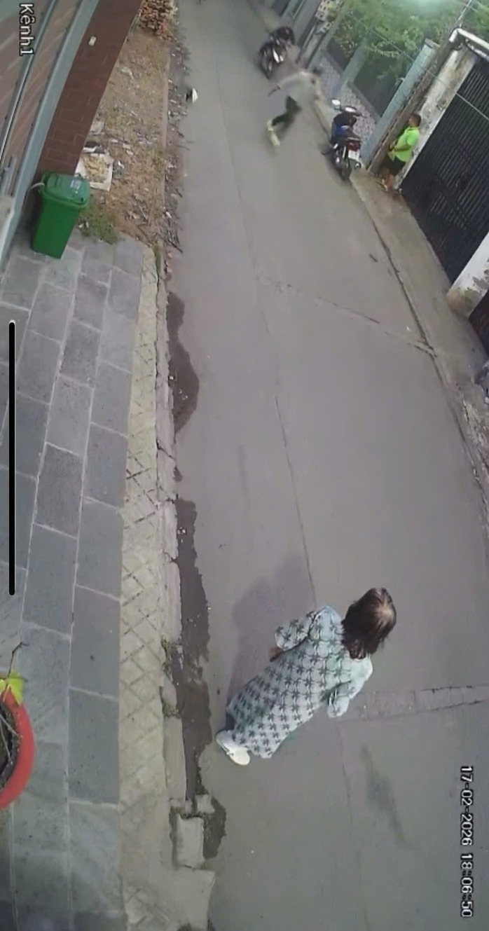 M&acirc;u thuẫn tiền bạc, người đ&agrave;n &ocirc;ng bị tạt xăng ch&acirc;m lửa đốt nguy kịch ng&agrave;y Tết - Ảnh 3.