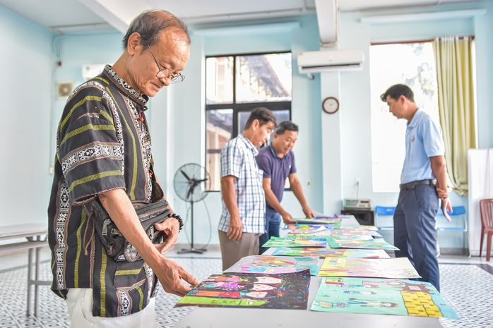 Con đo&agrave;n vi&ecirc;n, người lao động th&iacute;ch th&uacute; với hội thi vẽ tranh v&agrave;o ng&agrave;y Tết - Ảnh 4.