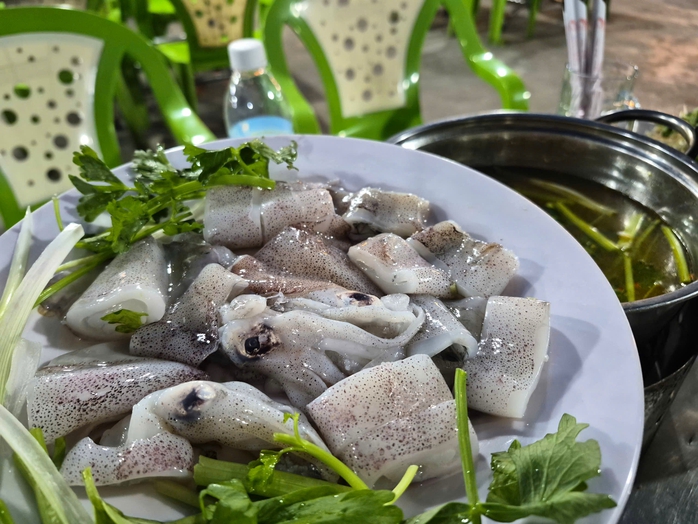 Lẩu mực Đại L&atilde;nh &ndash; Tinh hoa vị biển nơi cực Đ&ocirc;ng Kh&aacute;nh H&ograve;a - Ảnh 1.