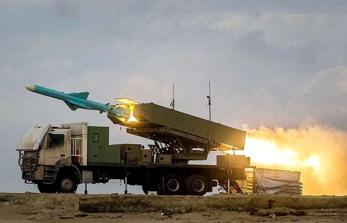 Iran x&acirc;y dựng hệ thống ph&ograve;ng thủ t&ecirc;n lửa v&agrave; thủy l&ocirc;i nhiều lớp ở Hormuz - Ảnh 1.