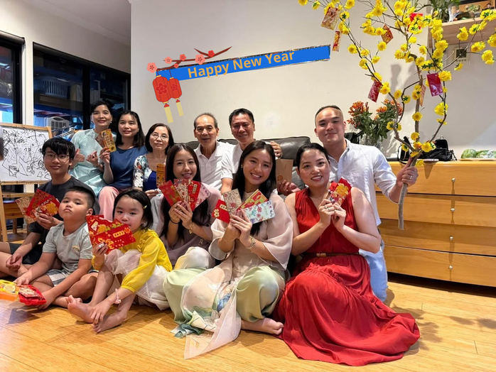 M&ugrave;ng 1 Tết cha, m&ugrave;ng 2 Tết ch&uacute;, m&ugrave;ng 3 Tết thầy - Ảnh 1.