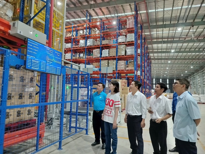 Dốc l&ograve;ng lo Tết cho người lao động - Ảnh 4.