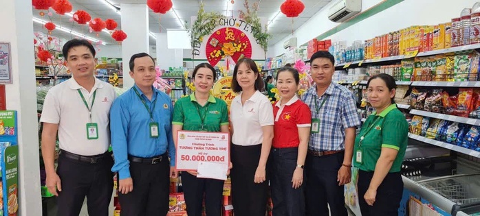 Dốc l&ograve;ng lo Tết cho người lao động - Ảnh 1.