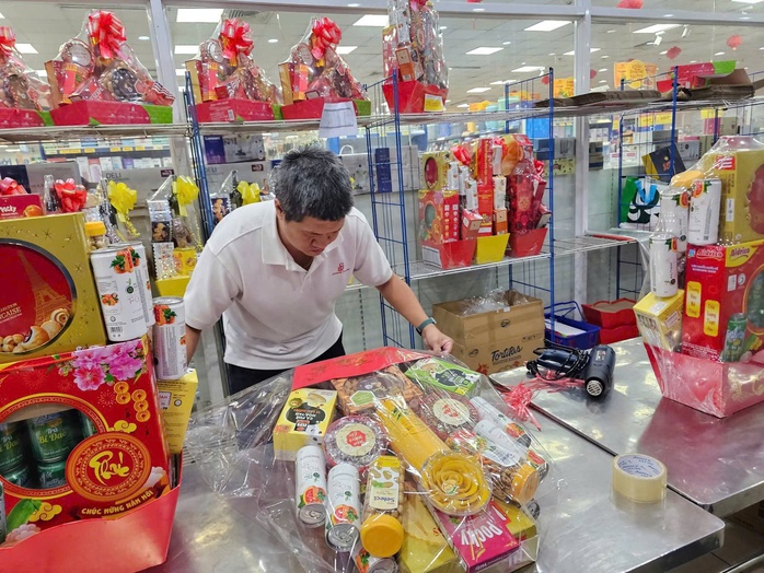 Dốc l&ograve;ng lo Tết cho người lao động - Ảnh 5.