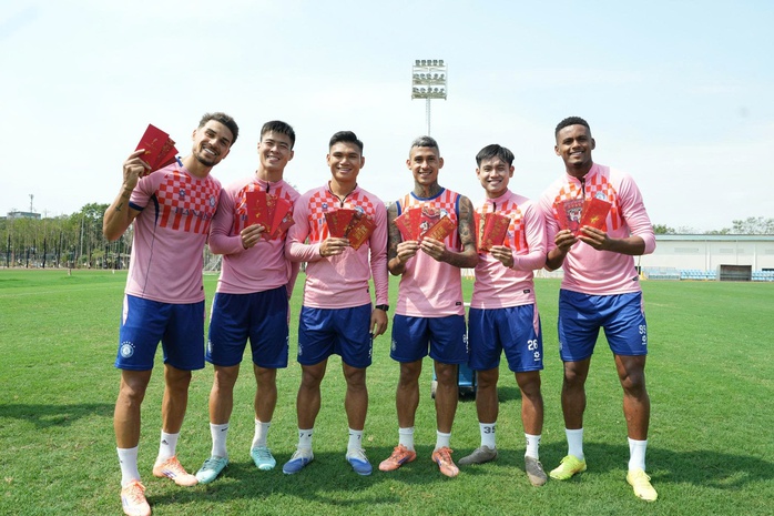 B&oacute;ng đ&aacute; Việt Nam hội qu&acirc;n sau kỳ nghỉ Tết - Ảnh 1.