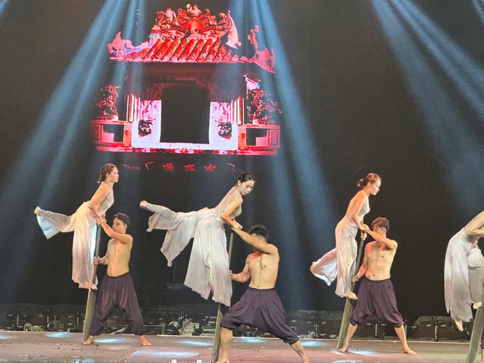 Huyền thoại l&agrave;ng ch&agrave;i - khi s&acirc;n khấu đ&aacute;nh thức linh hồn biển cả - Ảnh 2.