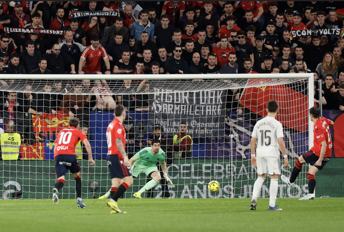 Real Madrid gục ng&atilde; ph&uacute;t b&ugrave; giờ tại La Liga - Ảnh 2.