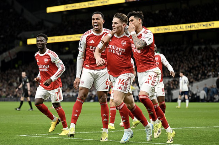 Arsenal thắng nghiền &eacute;p Tottenham, Eze rực s&aacute;ng derby Bắc London - Ảnh 6.