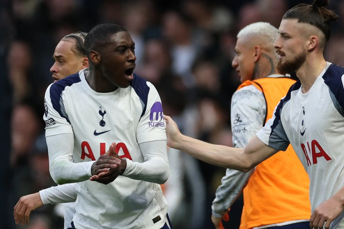 Hy hữu: “Đại chiến” Tottenham và Arsenal bị gián đoạn 2 lần - Ảnh 5.