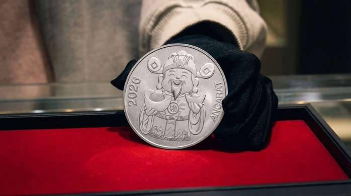 Gi&aacute; bạc tăng trước ng&agrave;y Thần T&agrave;i 2026 , doanh nghiệp v&agrave;ng lấn s&acirc;n b&aacute;n bạc - Ảnh 4.