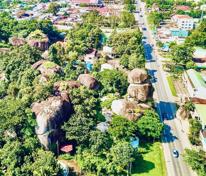 Độc lạ kỳ quan &ldquo;Đ&aacute; Ba Chồng" - Ảnh 1.