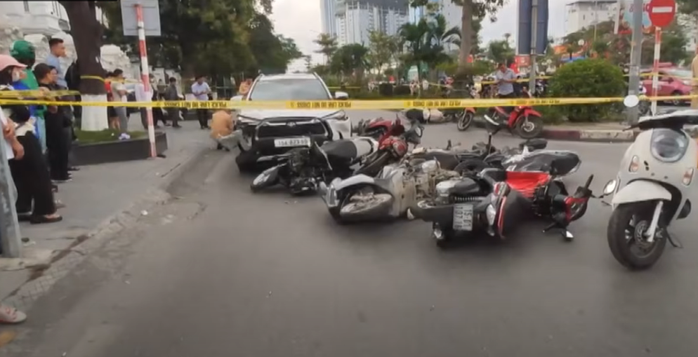 T&agrave;i xế &ocirc; t&ocirc; g&acirc;y tai nạn giao th&ocirc;ng li&ecirc;n ho&agrave;n 12 xe m&aacute;y kh&ocirc;ng c&oacute; nồng độ cồn , ma t&uacute;y - Ảnh 4.