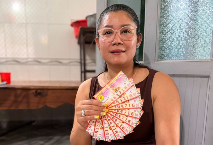 Tr&uacute;ng độc đắc 20 tỉ đồng, một người ở TPHCM g&acirc;y bất ngờ với c&aacute;ch đổi thưởng - Ảnh 1.