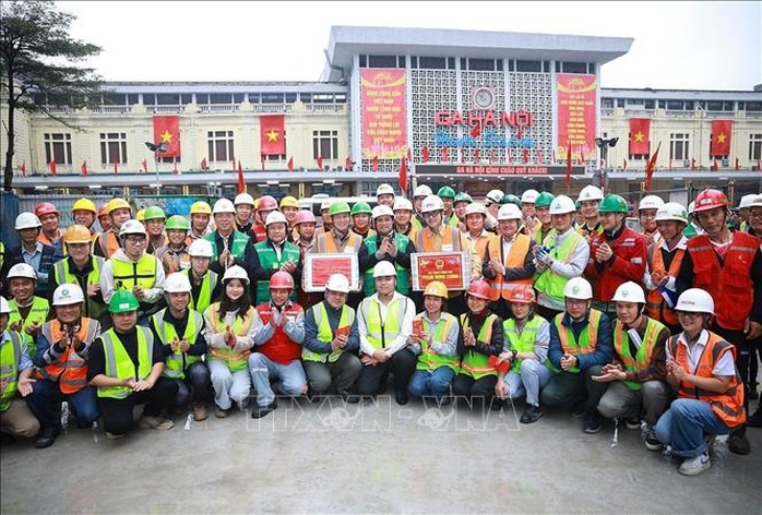 Thủ tướng: Quy hoạch ph&aacute;t triển ng&agrave;nh đường sắt với tầm nh&igrave;n tr&ecirc;n 100 năm - Ảnh 3.