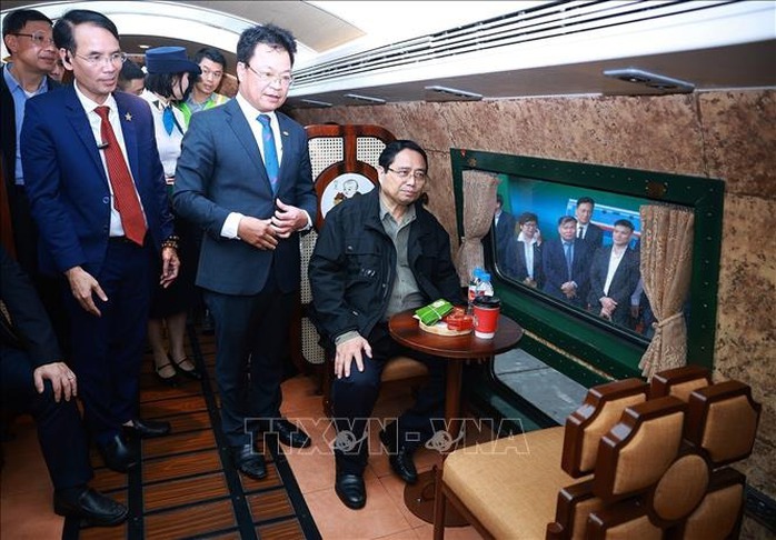 Thủ tướng: Quy hoạch ph&aacute;t triển ng&agrave;nh đường sắt với tầm nh&igrave;n tr&ecirc;n 100 năm - Ảnh 4.