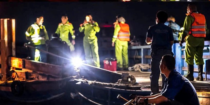 Lật t&agrave;u chở kh&aacute;ch khiến 6 người mất t&iacute;ch: Tỉnh ủy L&agrave;o Cai chỉ đạo khẩn - Ảnh 1.