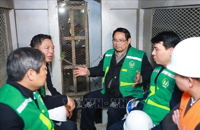 Thủ tướng: Quy hoạch ph&aacute;t triển ng&agrave;nh đường sắt với tầm nh&igrave;n tr&ecirc;n 100 năm - Ảnh 2.