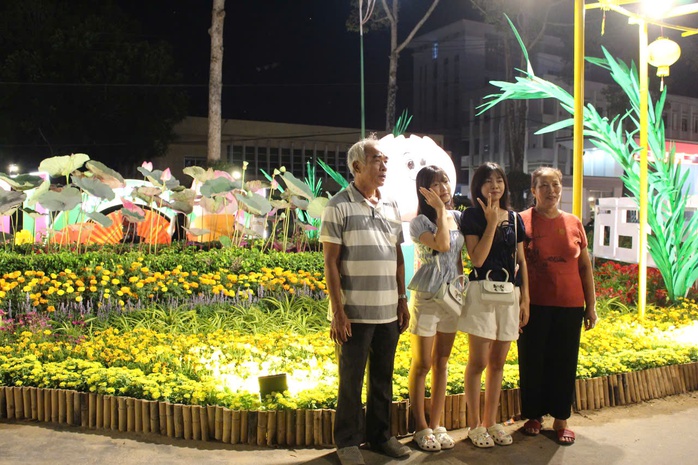 Du lịch Cần Thơ và Đồng Tháp "bùng nổ" trong những ngày Tết - Ảnh 3.