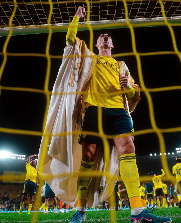 Ronaldo lập kỷ lục mới trong ng&agrave;y Al-Nassr chiếm ng&ocirc;i đầu bảng - Ảnh 1.