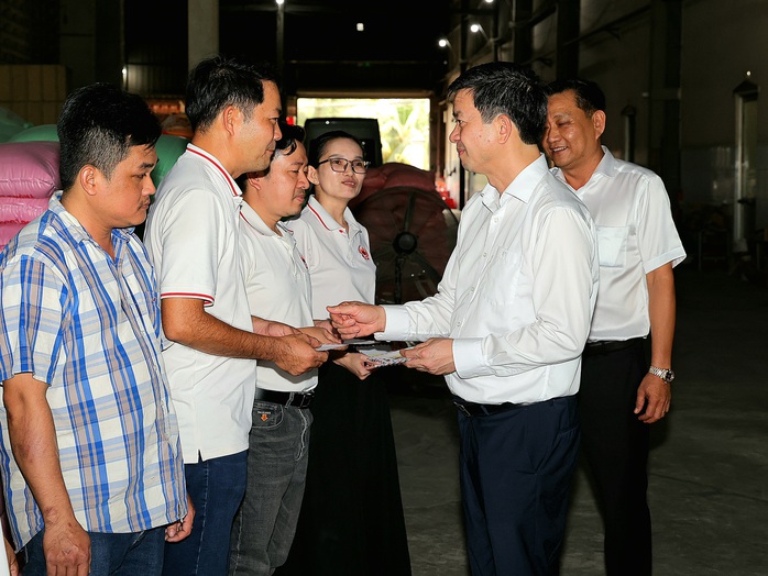 Bí thư thành ủy Cần Thơ chúc Tết , kỳ vọng phát triển kinh tế năm 2026 - Ảnh 4. Bí thư thành ủy Cần Thơ chúc Tết , kỳ vọng phát triển kinh tế năm 2026 - Ảnh 4.
