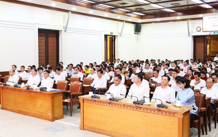 Chủ tịch UBND TPHCM y&ecirc;u cầu mỗi c&aacute;n bộ phải l&agrave;m việc quyết liệt, tr&aacute;ch nhiệm - Ảnh 2.