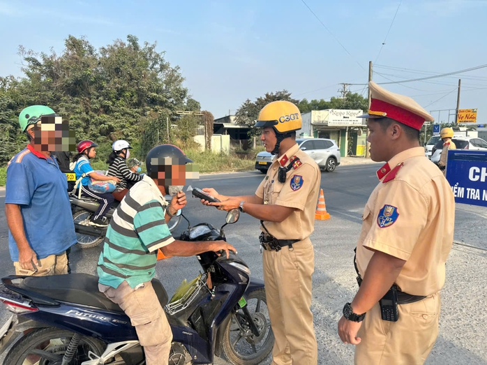 Tây Ninh và Đồng Tháp xử lý gần 1 . 100 Trường hợp vi phạm nồng độ cồn trong 9 ngày Tết - Ảnh 4. Tây Ninh và Đồng Tháp xử lý gần 1 . 100 Trường hợp vi phạm nồng độ cồn trong 9 ngày Tết - Ảnh 4.