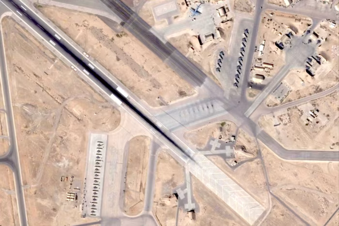 Ảnh vệ tinh h&eacute; lộ Mỹ tăng mạnh chiến đấu cơ ở Trung Đ&ocirc;ng - Ảnh 1.