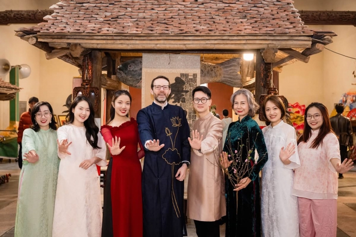 Tet greetings from UK, US envoys - Ảnh 1.