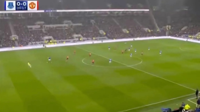 Thủ m&ocirc;n Man United mắc sai lầm kỳ lạ trận gặp Everton - Ảnh 2.