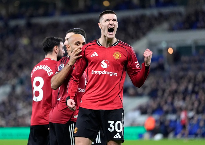 Thủ m&ocirc;n Man United mắc sai lầm kỳ lạ trận gặp Everton - Ảnh 3.
