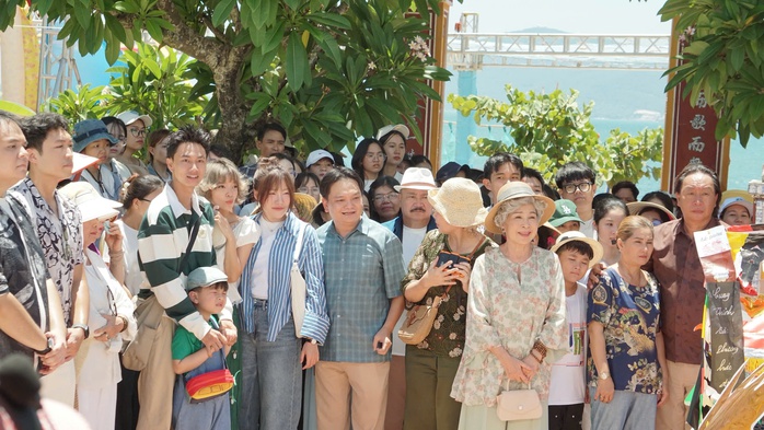 "Nhà mình đi thôi" ra rạp mùng 10 Tết - Ảnh 1.