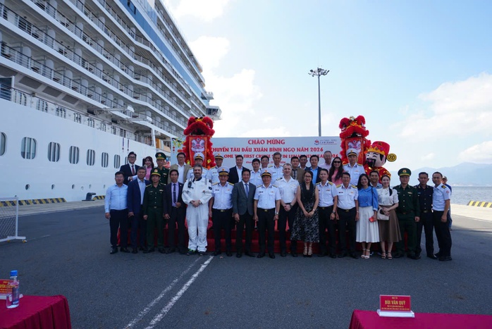 Khánh Hòa: Đón tàu biển cùng 800 du khách xông đất Tết Bính Ngọ - Ảnh 3.