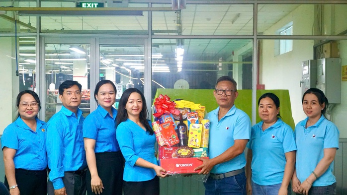 L&atilde;nh đạo LĐLĐ TP Cần Thơ "x&ocirc;ng đất" doanh nghiệp đầu năm - Ảnh 2.